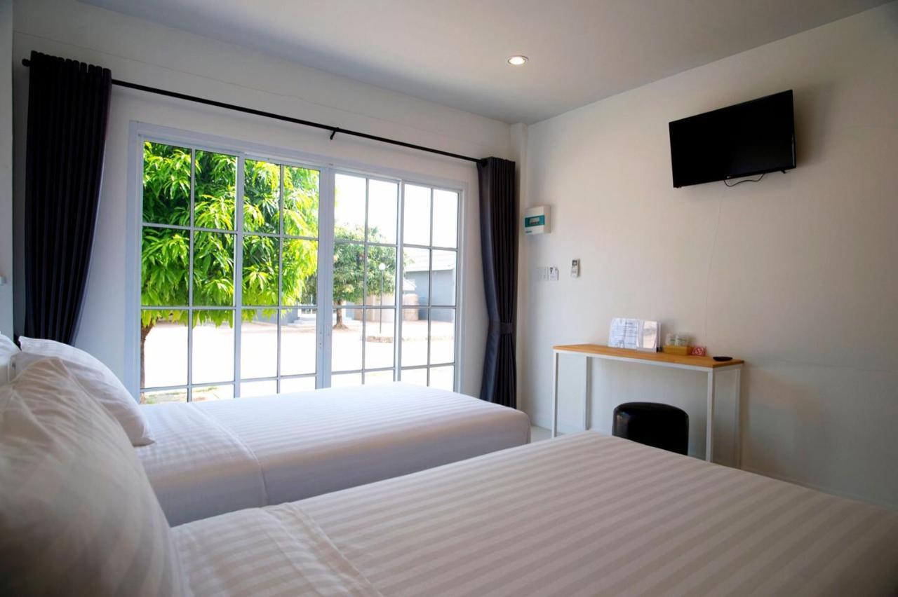 Bhive Hotel Nakhon Phanom Exterior foto